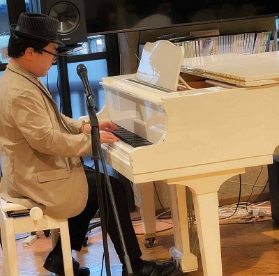 手足の麻痺、発達障がいを持つピアニスト